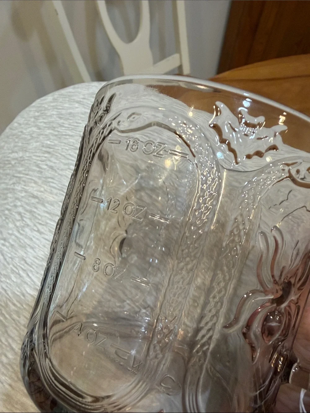 NWT. Viral!! CWC, (Cook With Color), 16oz., glass measuring cup.